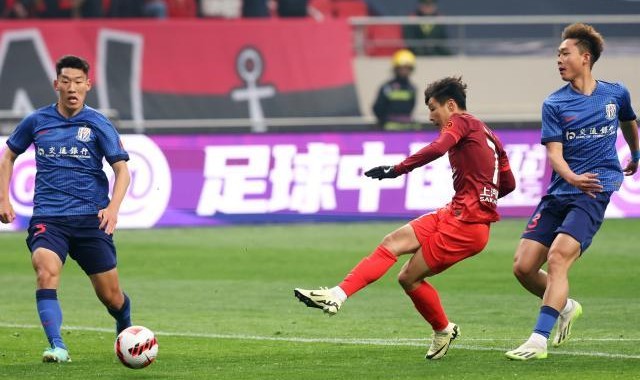 亚博体育-【中超第30轮前瞻】大结局即将揭晓 上海双雄谁捧杯