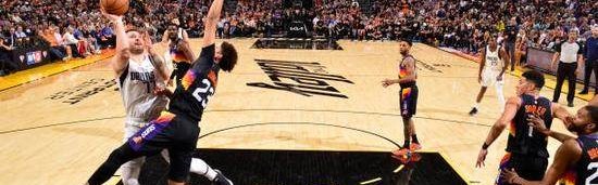 东契奇再度无奈空砍 差距明显独行侠已无力回天